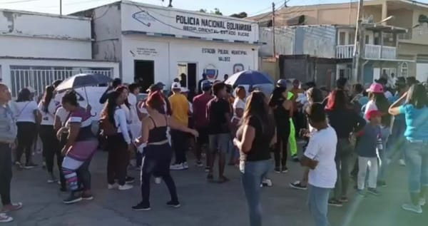 Familiares de un adolescente presuntamente golpeado por un policía en Güiria piden justicia