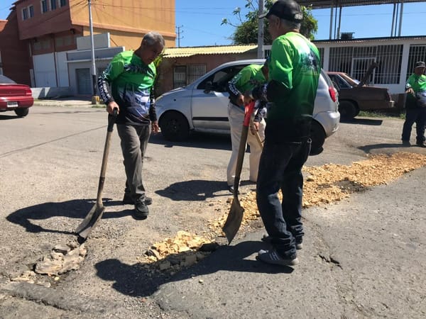 Mal estado de la batea de Barrio Sucre obligó a transportistas a rellenarla