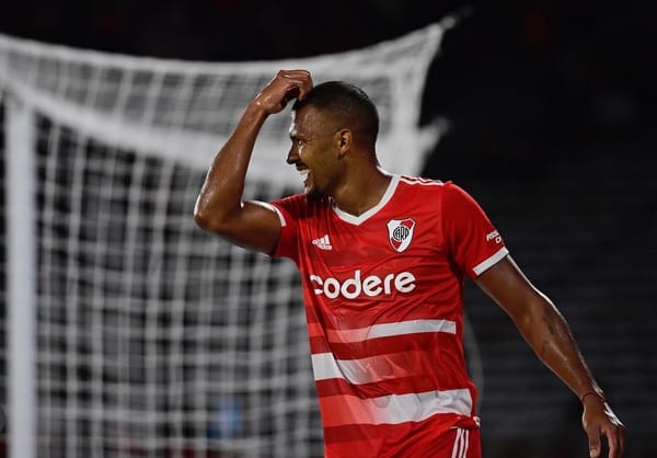 Salomón Rondón marcó doblete en el triunfo de River Plate