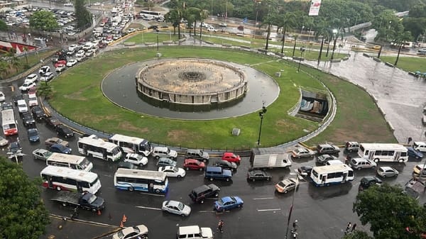Fuerte lluvia generó colapso en la vialidad de Caracas