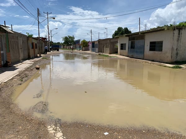 Vecinos de Calle Nueva en Cumaná denunciaron colapso de vialidad y acumulación de aguas negras