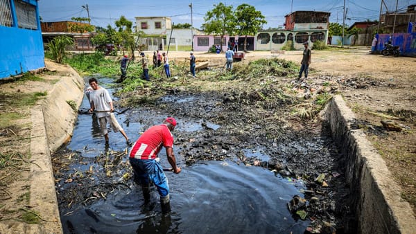 Iniciaron plan de despeje de canales y cauces de agua ante temporada de lluvias en Cumaná
