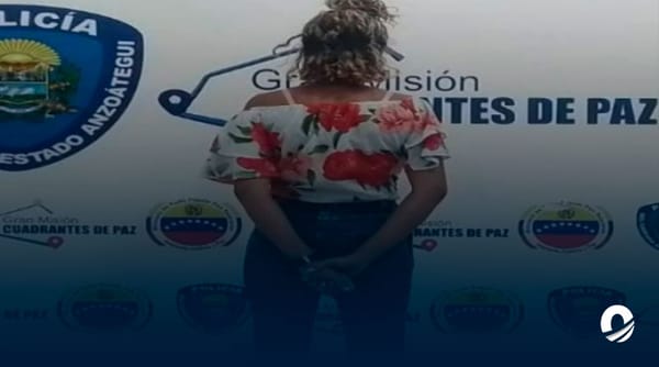 Mujer amarraba a su hija a un tubo porque la niña era muy inquieta