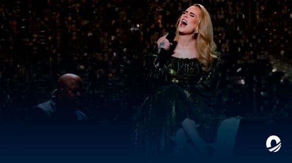 Adele pidió a las fanaticadas no lanzar objetos al escenarios en los conciertos