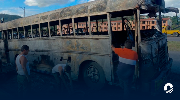 Dos muertos y 10 lesionados tras incendio de autobús en Charallave