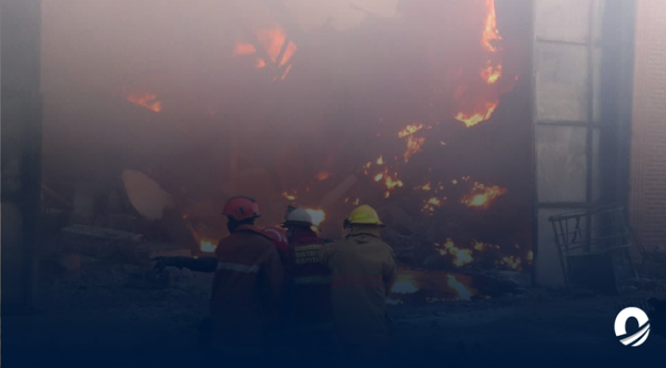 Voraz incendio consumió galpón en La Yaguara