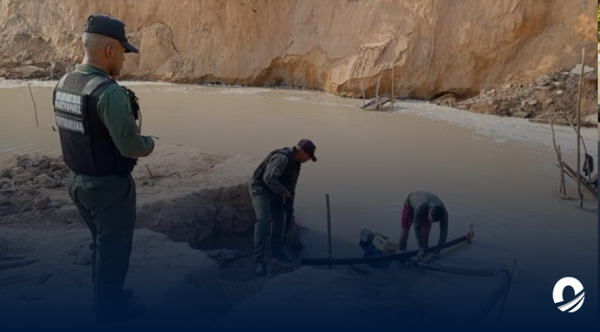 FANB continúa con la destrucción de los alojamientos destinados a la minería ilegal