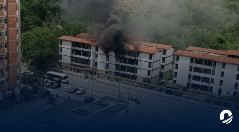 Se reportó incendio en un edificio en Fuerte Tiuna