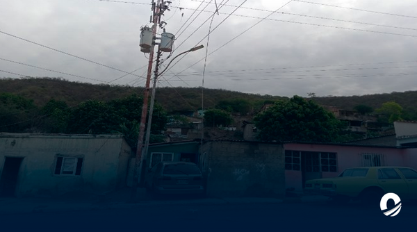 ANZOÁTEGUI | Viviendas en Sotillo perdieron el servicio eléctrico tras caída de guayas