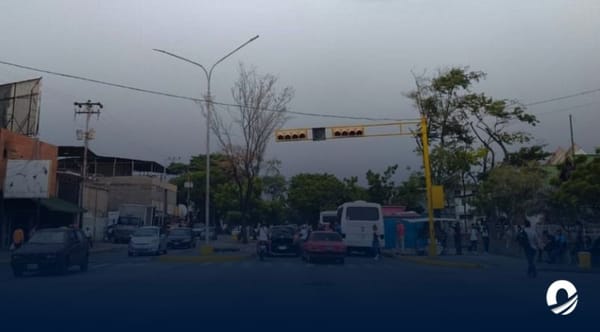 Cámara de Comercio semáforos Cumaná