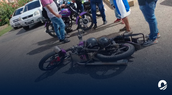 Mujer que viajaba como pasajera en una moto fue herida en un accidente vial
