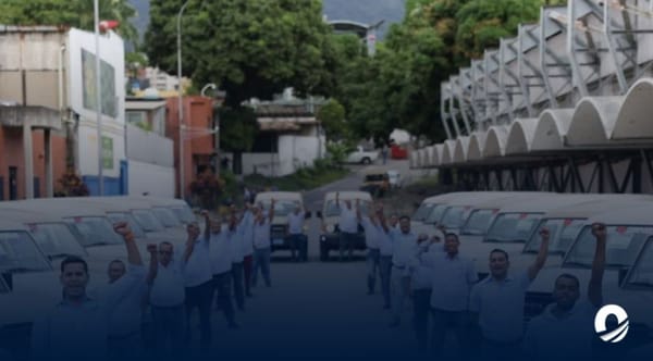 Corpoelec entrega de vehículos