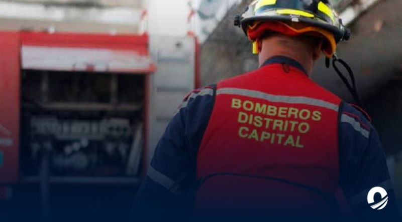 Incendio arrasó con un taller mecánico en Caracas
