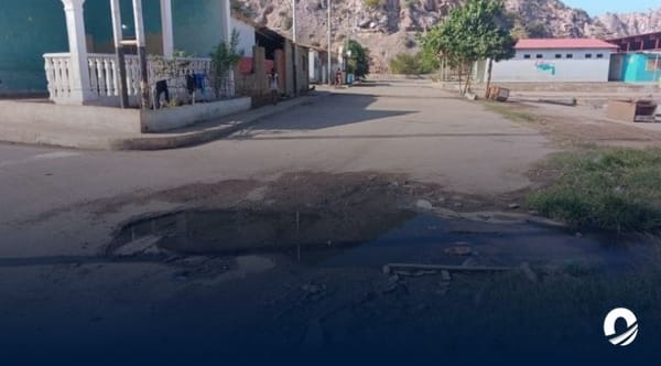 Anzoátegui | Habitantes de Hugo Chávez en Guanta bote de aguas negras