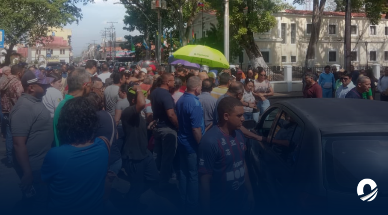 MONAGAS | Más de 200 personas realizaron una protesta pacífica en la Gobernación del estado Monagas
